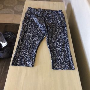 Black and white Lululemons